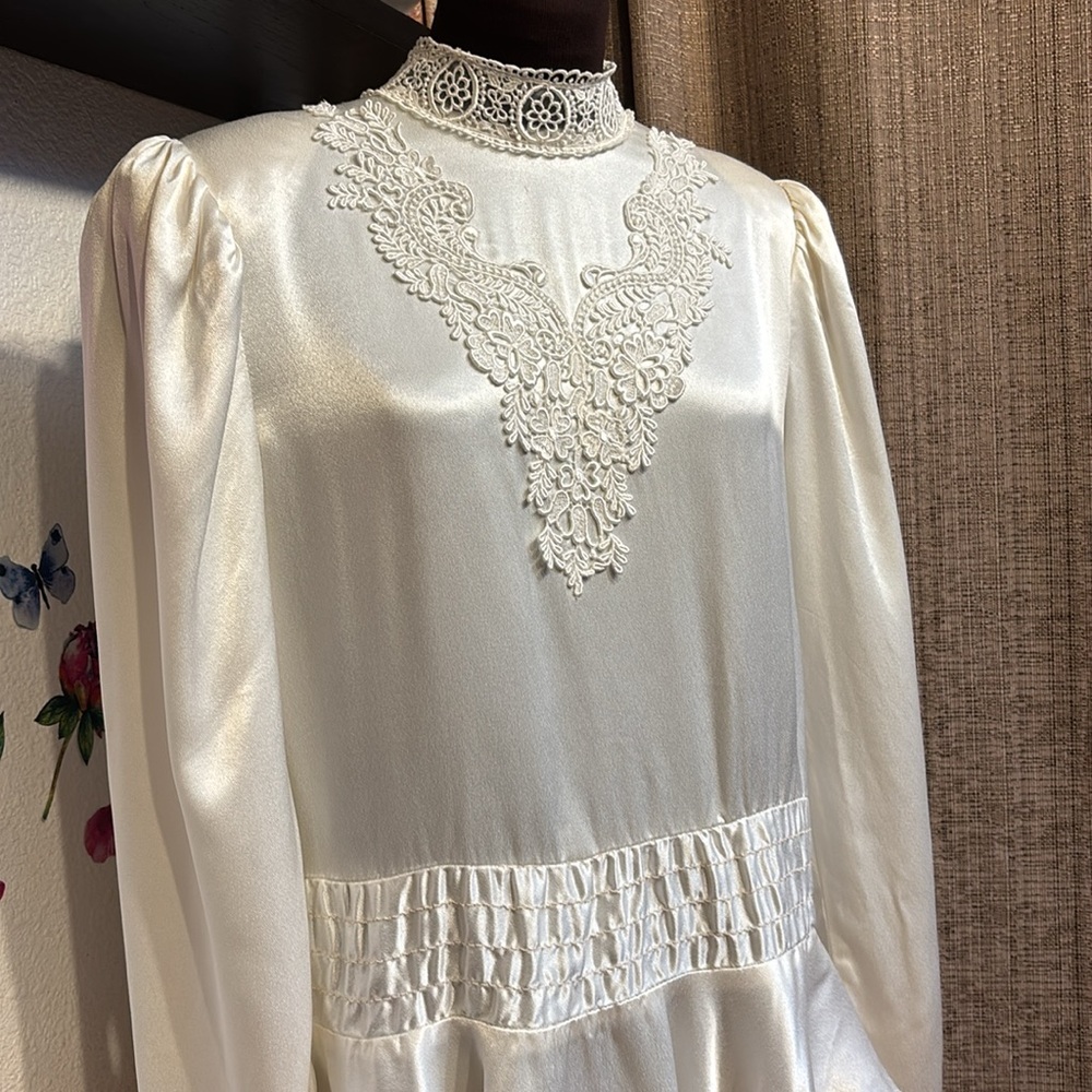 Vintage 1970/1980’s Gunne Sport By Jessica McClintock cream/ lace blouse. Size 9